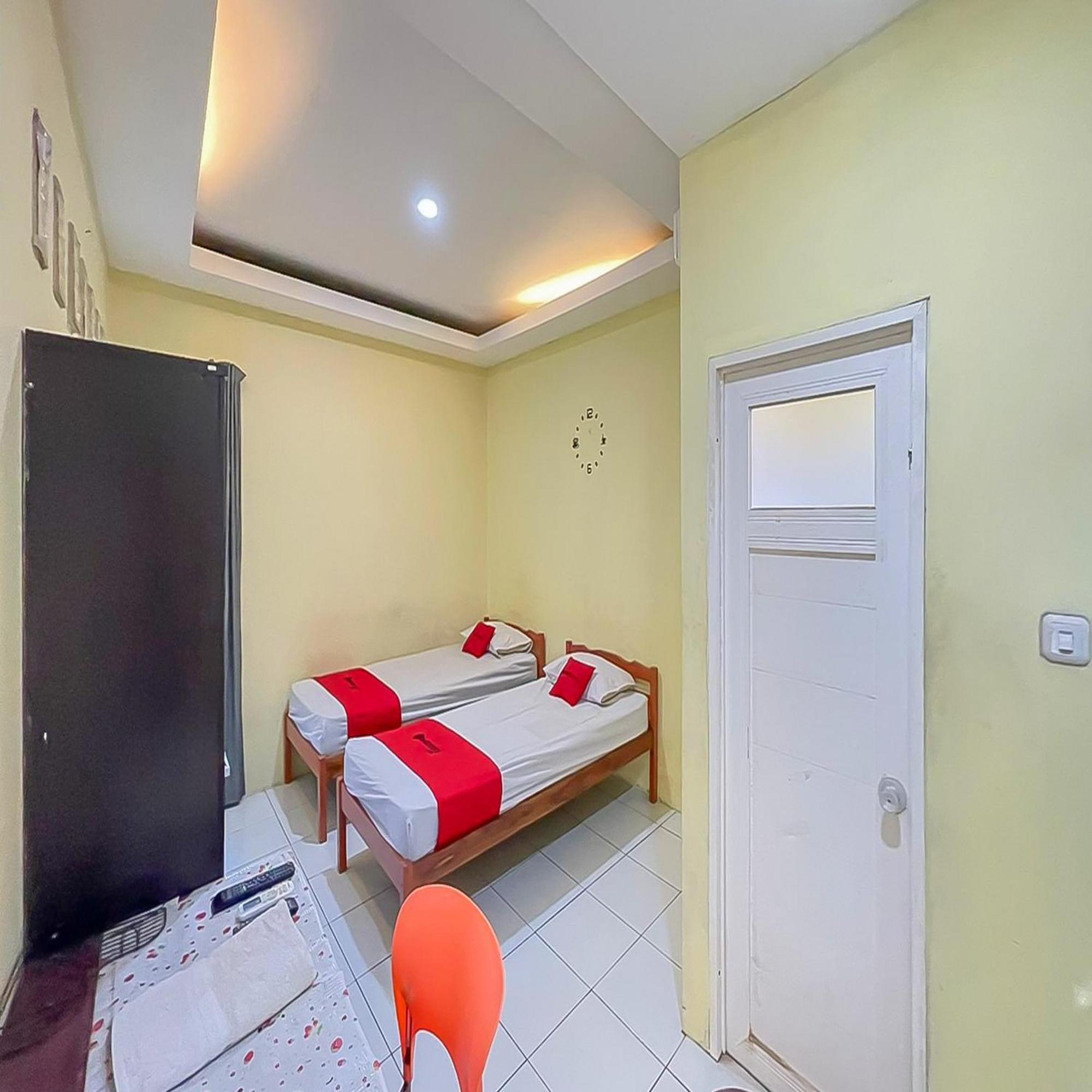 Reddoorz At Wahidin Street Cirebon Exterior foto