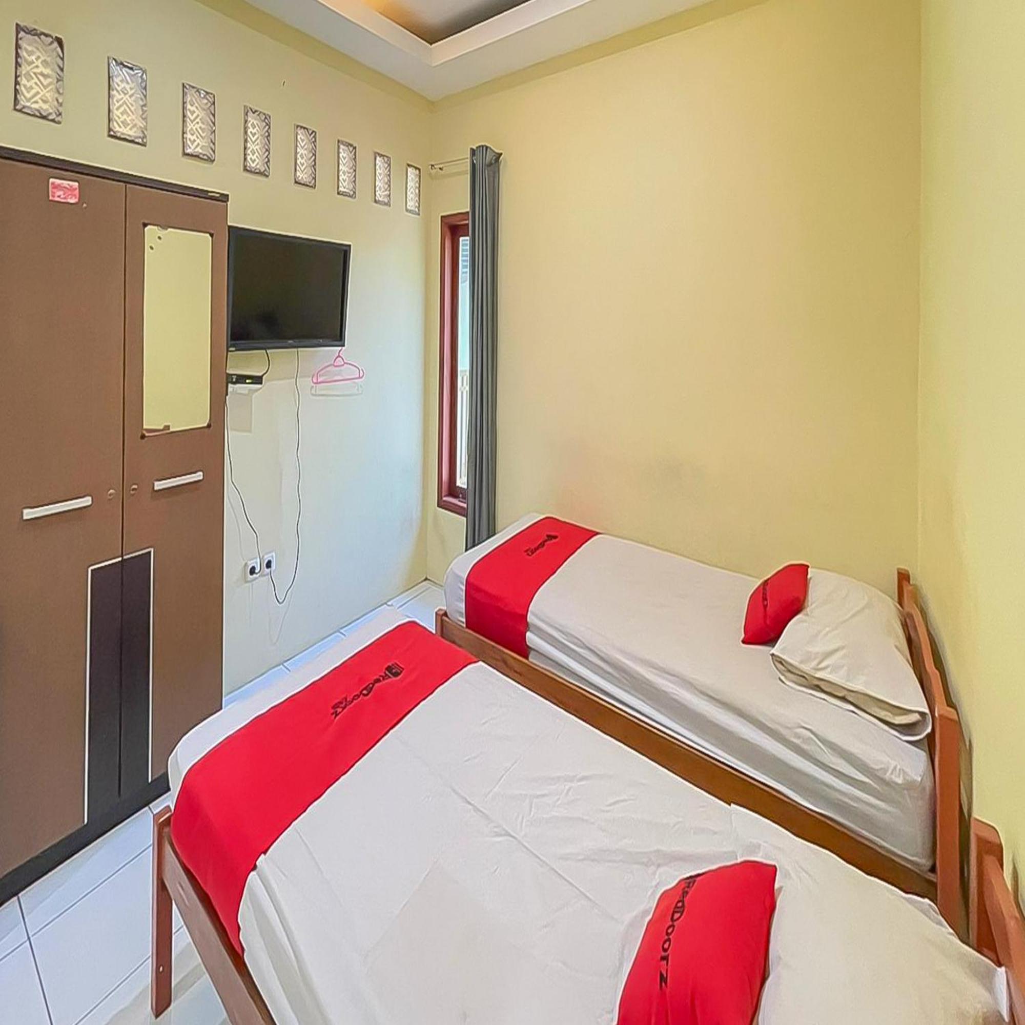 Reddoorz At Wahidin Street Cirebon Exterior foto