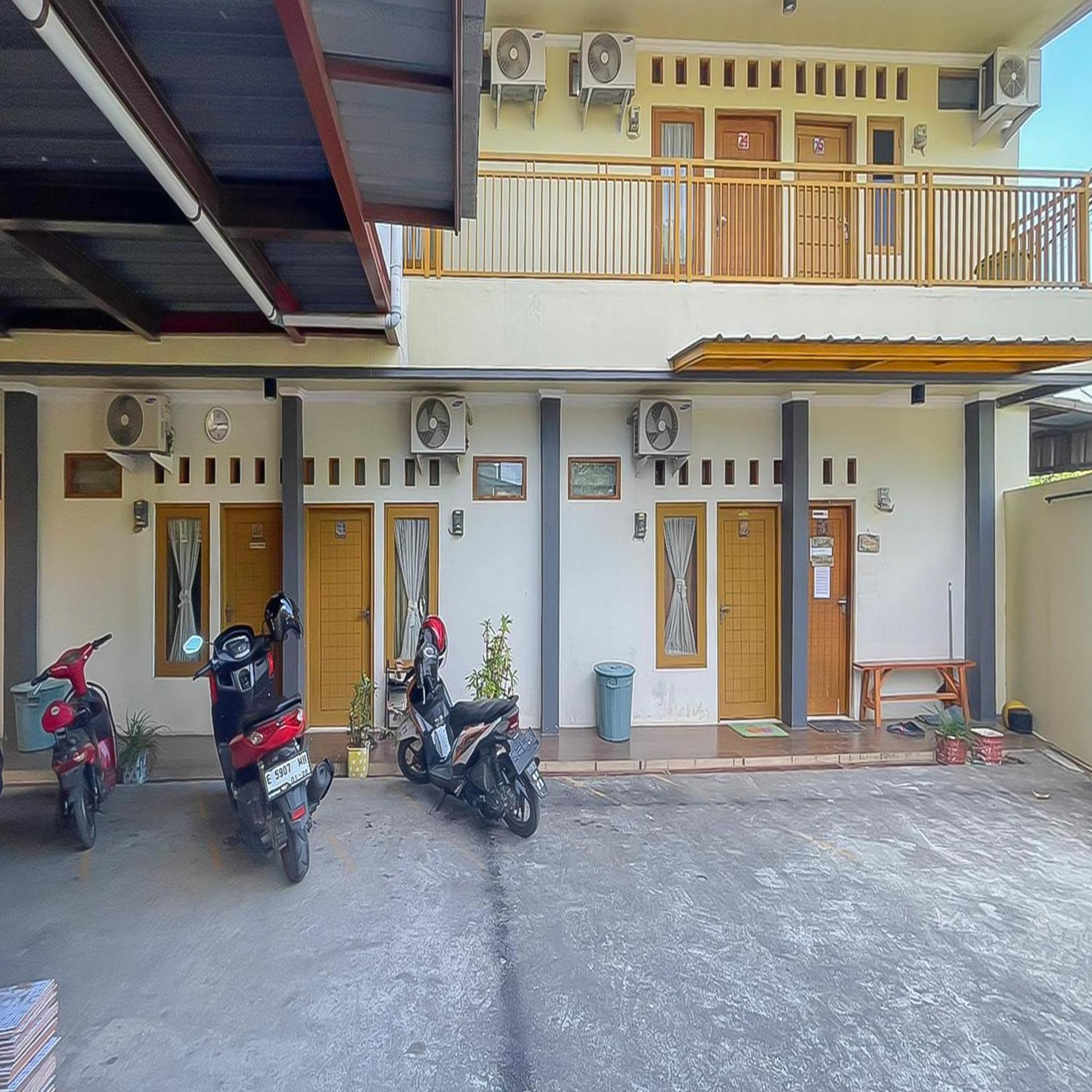 Reddoorz At Wahidin Street Cirebon Exterior foto